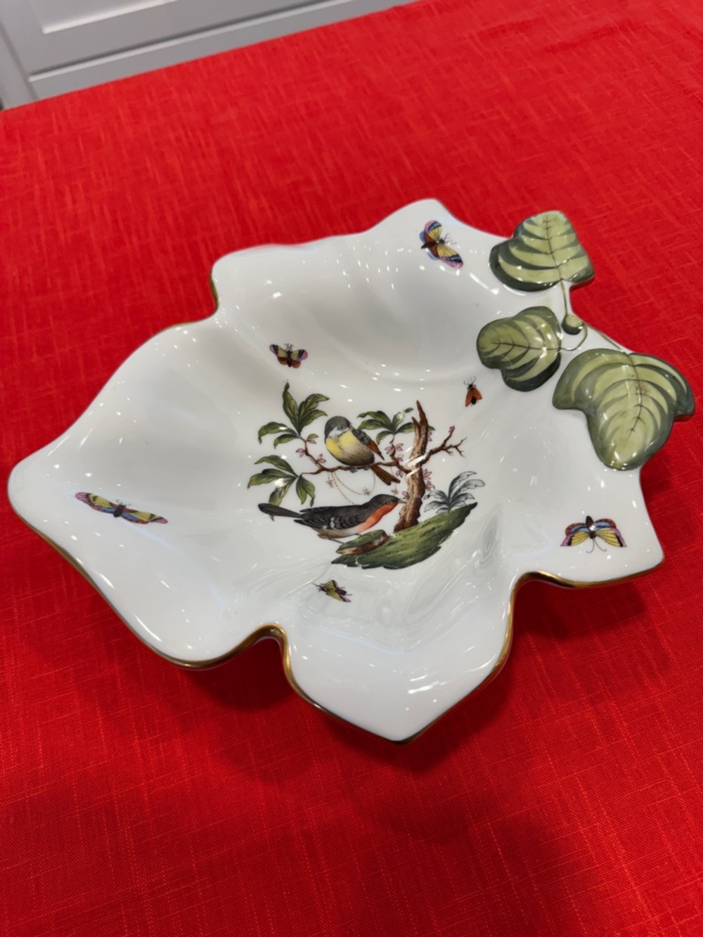 Vtg.Herend Serving Dish Hand
Painted Birds Butterflies Scalloped in Leaf-Shaped